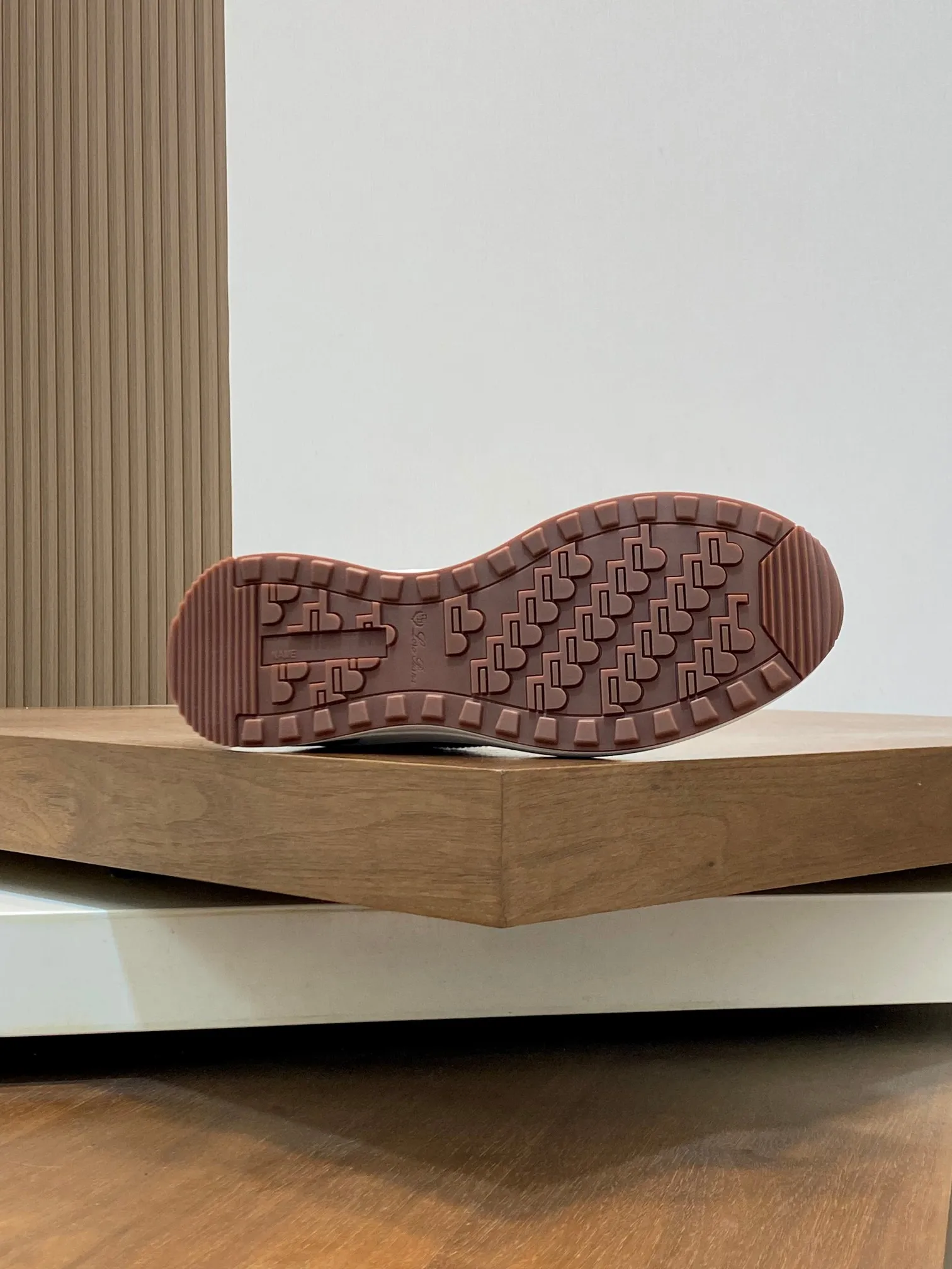 Factory price: 480💰 Loro Piana - Classic casual shoes, men's lace-up casual shoes and sneakers, high-quality lightweight and comfortable fabrics, suitable for outdoor leisure, the color scheme is young and energetic, and it looks great with sportswear or casual suits! Code number: 38-44 (45, 46, can be customized)